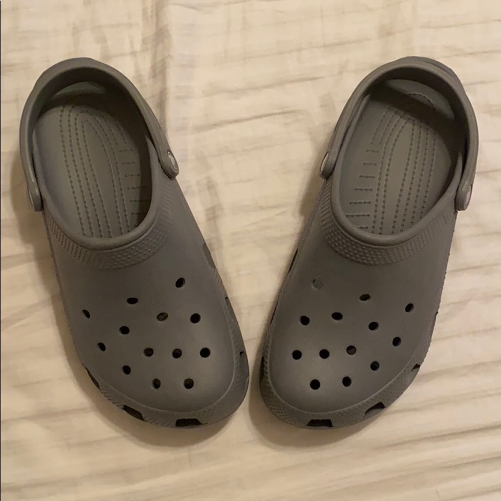 Mens crocs. Grey.